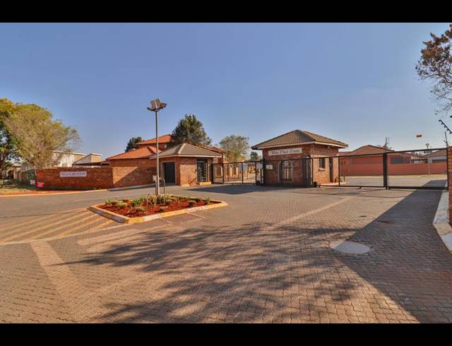 2 BEDROOM TOWNHOUSE FOR SALE IN CLARINA